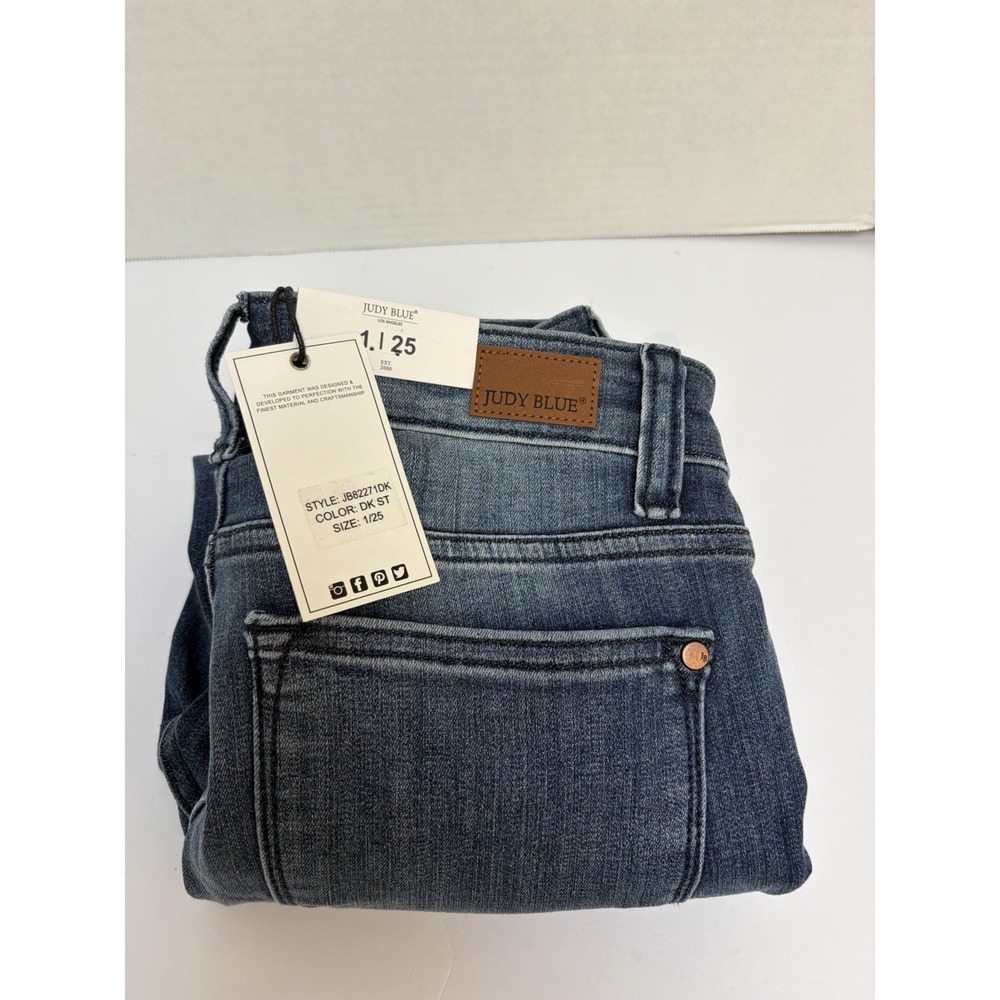 Judy Blue NWT Mid-Rise Skinny Fit Capri Jean Distress Hem Size 1/25 Style #82271